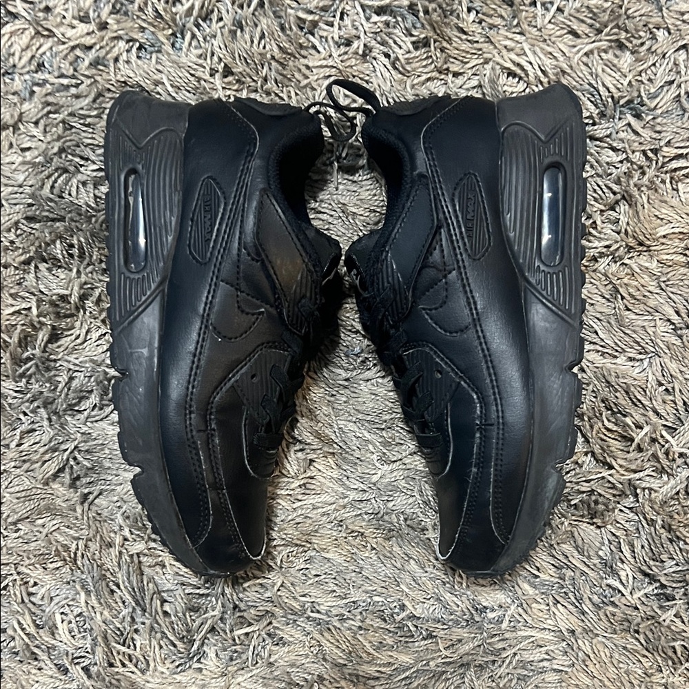 Nike: Air Max 90 Leather Kids' Shoes - Picture 5 of 7